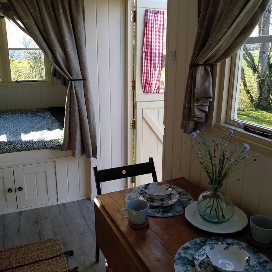 The English Shepherds Hut @ Les Aulnaies Echauffour Экстерьер фото